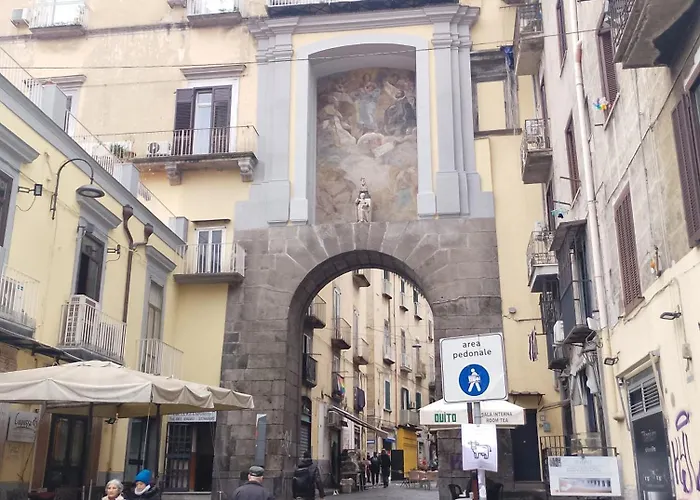 Centro Storico Un Passo Da San Gennaro